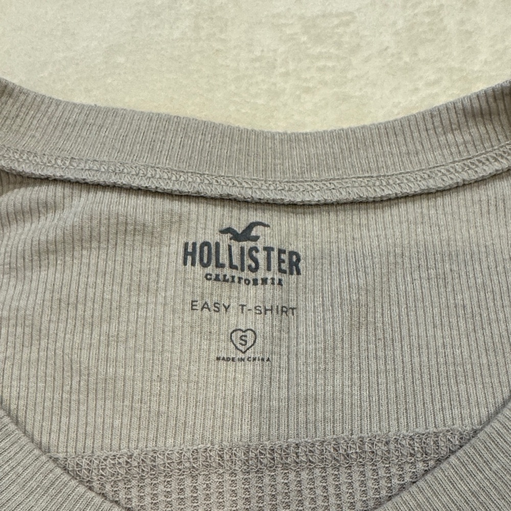 Hollister Women's Light Gray Long Sleeve Easy T-Shirt Size Small - Picture 2 of 6